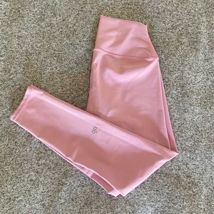 Alo Airlift 7/8 Leggings in Light Pink. Size Medium.